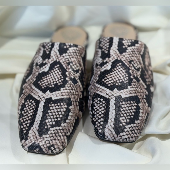 Vince Camuto Women's Snake Print Mules - Black and Cream Size 9 - Picture 5 of 11